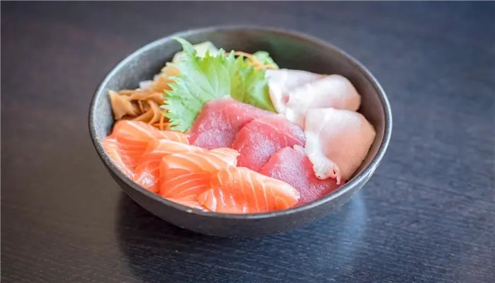 Slices of tuna, hamachi and salmon over sushi rice at Ikoi Sushi, a Sushi restaurant in San Rafael